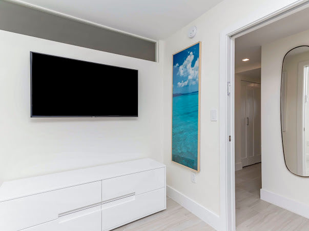 Luxury Oceanview Condo – Collins Ave #432