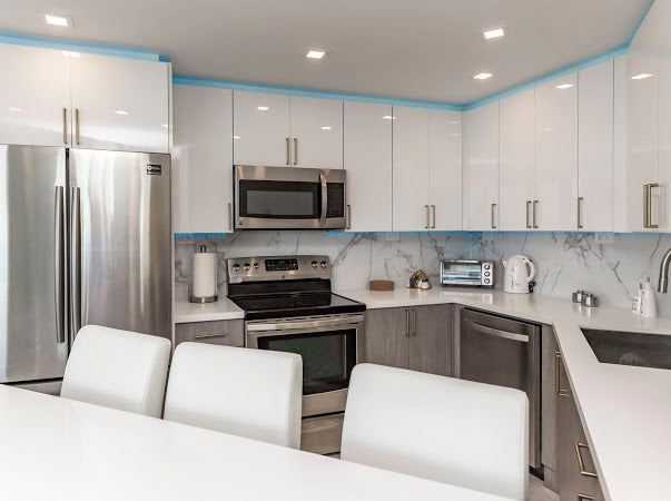 Luxury Oceanview Condo – Collins Ave #432