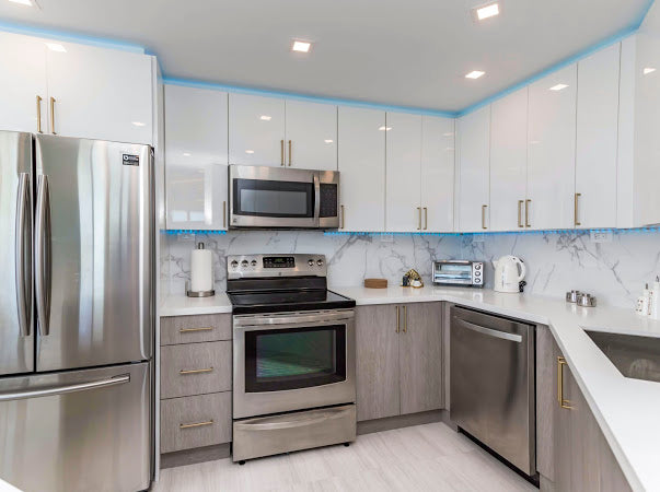 Luxury Oceanview Condo – Collins Ave #432