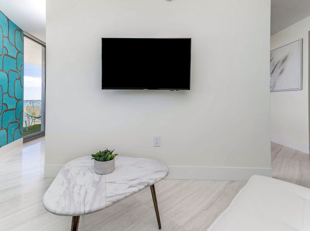 Luxury Oceanview Condo – Collins Ave #432